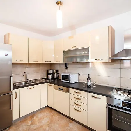 Anka Apartment *